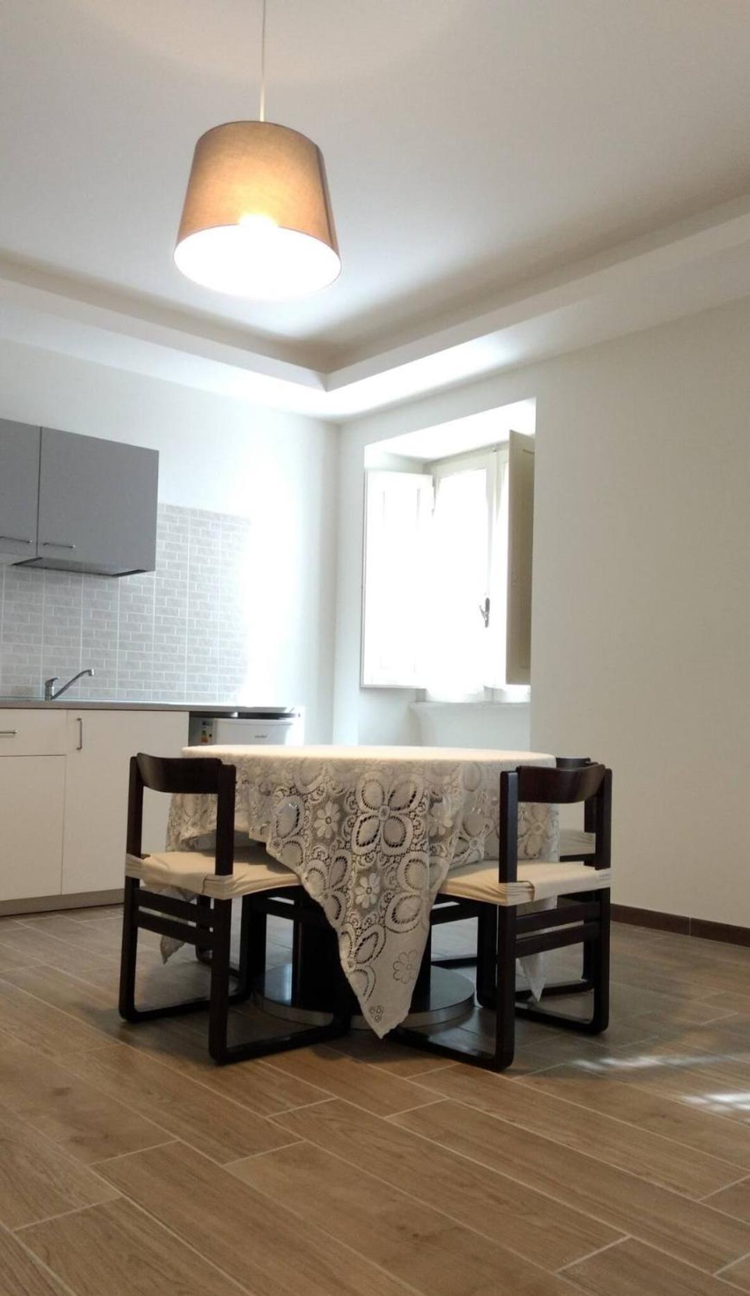 Re Di Living -bilocale- * Roma